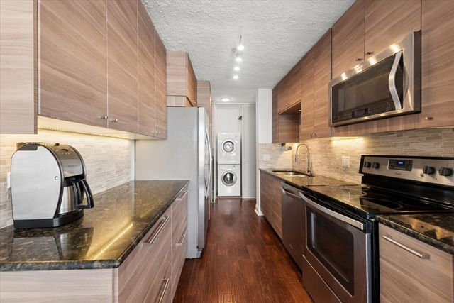 4170 N Marine Drive 18D, Chicago, IL 60613