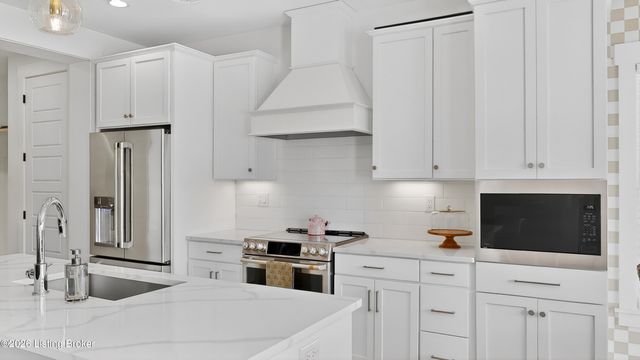 14612 Reserve Park Pl, Louisville, KY 40299