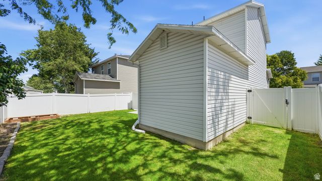 2019 N 2195 W, Clinton, UT 84015