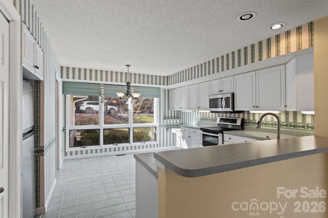 514 Cobblestone Lane, Flat Rock, NC 28731