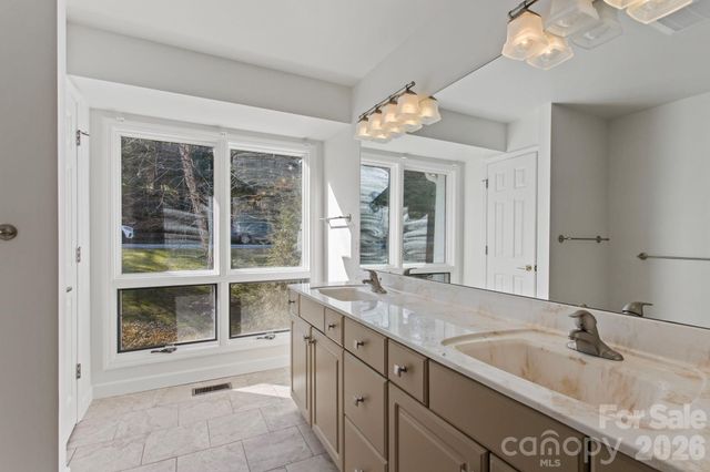 514 Cobblestone Lane, Flat Rock, NC 28731