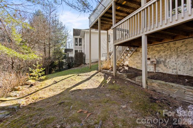 514 Cobblestone Lane, Flat Rock, NC 28731