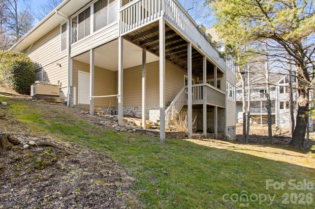 514 Cobblestone Lane, Flat Rock, NC 28731