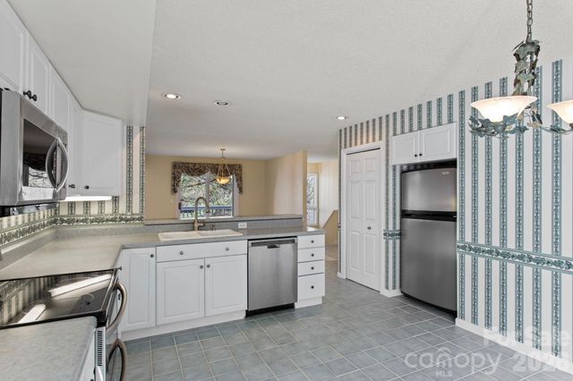 514 Cobblestone Lane, Flat Rock, NC 28731