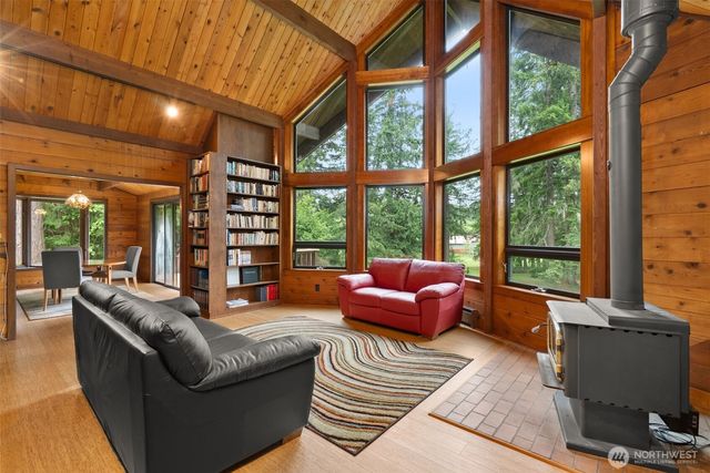 4642 Oyster Bay Road NW, Olympia, WA 98502