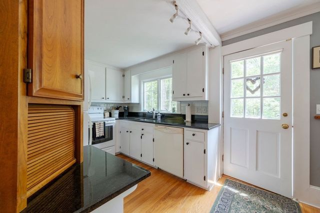 45 Old Paine Hollow Rd, Wellfleet, MA 02667