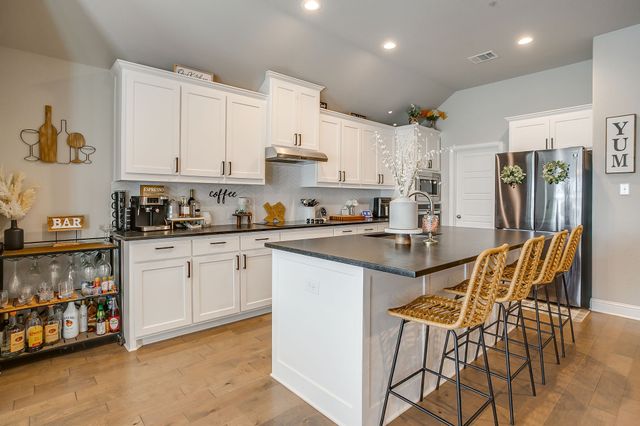 709 Waterford Way, Joshua, TX 76058