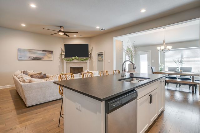 709 Waterford Way, Joshua, TX 76058