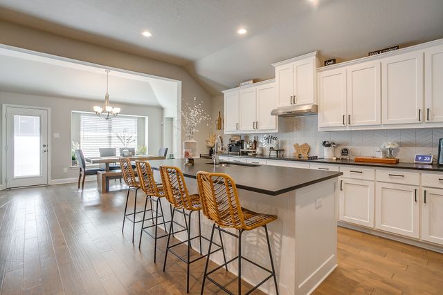 709 Waterford Way, Joshua, TX 76058