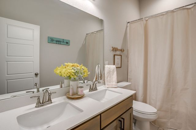 709 Waterford Way, Joshua, TX 76058