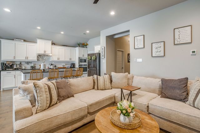 709 Waterford Way, Joshua, TX 76058