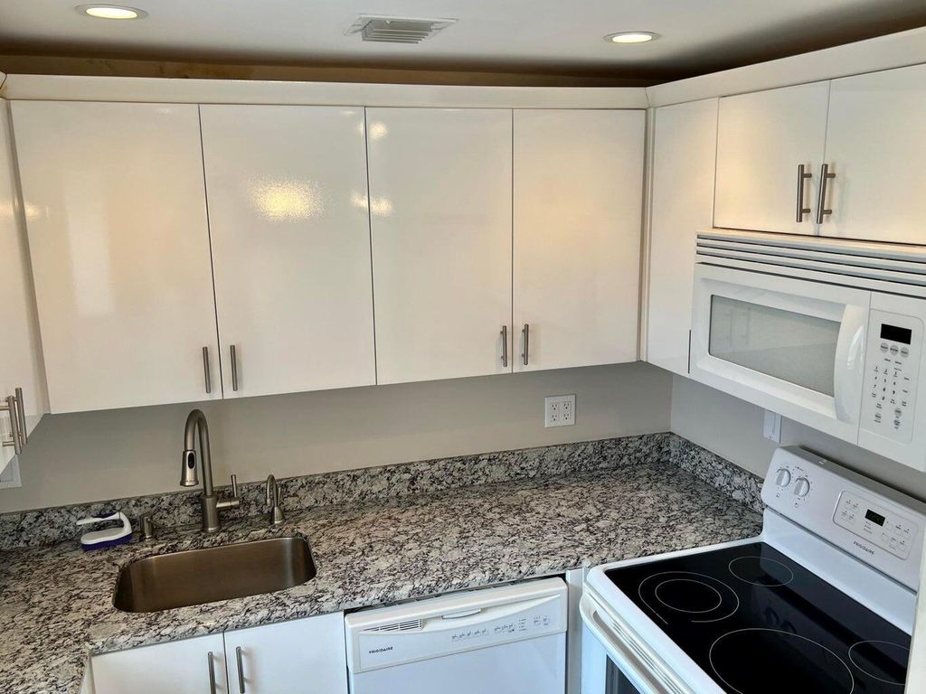 20 Saxony A, Delray Beach, FL 33446
