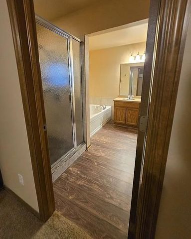 2905 N Henney Road, Choctaw, OK 73020