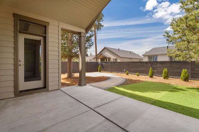 51925 Campfire Drive, La Pine, OR 97739