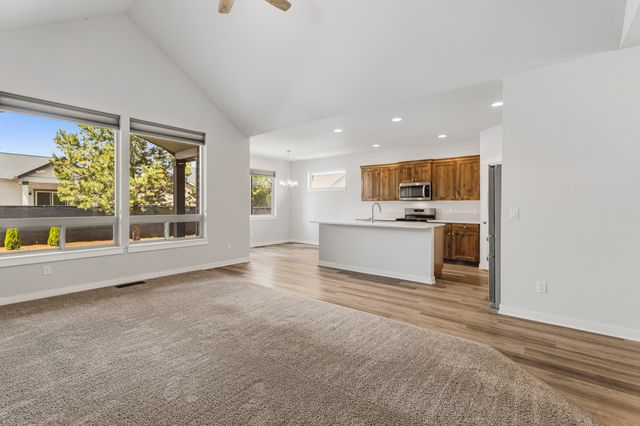 51925 Campfire Drive, La Pine, OR 97739