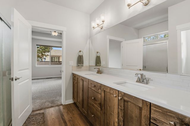 51925 Campfire Drive, La Pine, OR 97739
