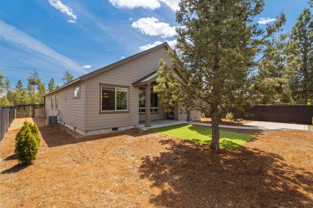 51925 Campfire Drive, La Pine, OR 97739
