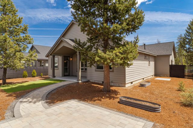 51925 Campfire Drive, La Pine, OR 97739