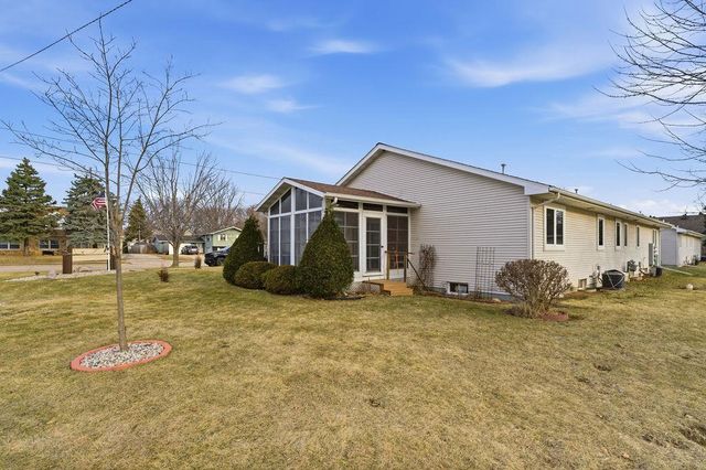 1399 W SOUTH PARK AVENUE, Oshkosh, WI 54902