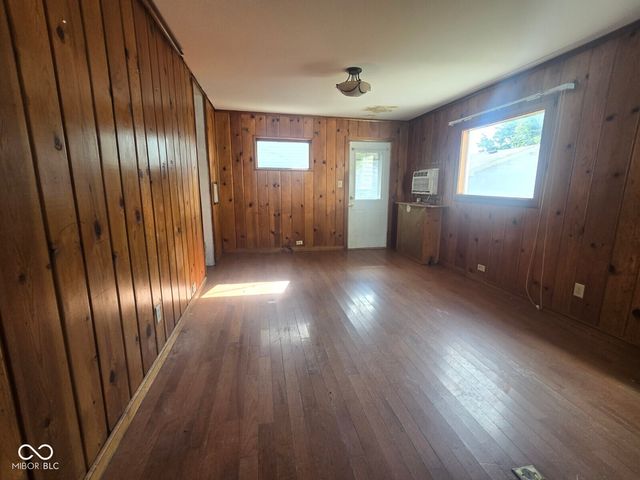 1617 S 5th Street, Terre Haute, IN 47802