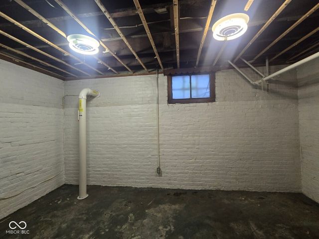 1617 S 5th Street, Terre Haute, IN 47802