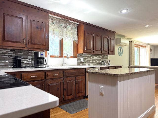 4 Riverwood Road, Kingston, NH 03848