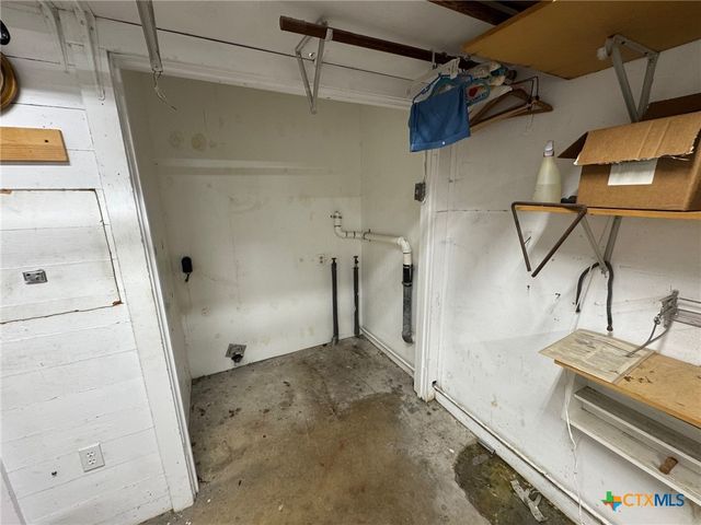 300 N Bowie, Cameron, TX 76520