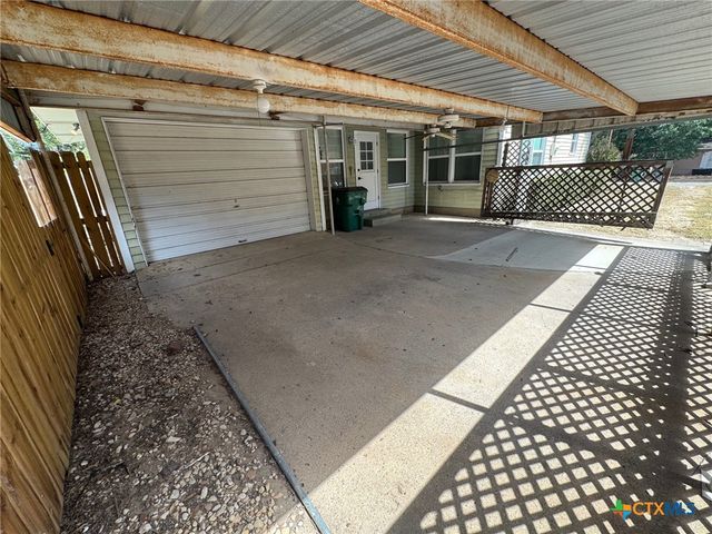 300 N Bowie, Cameron, TX 76520