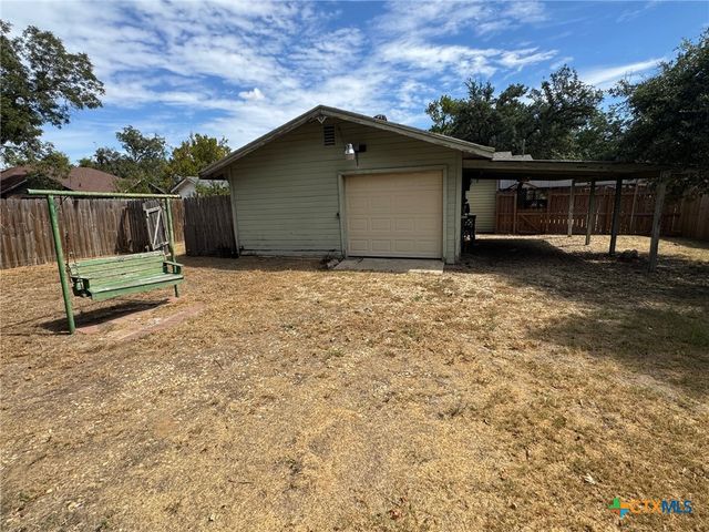 300 N Bowie, Cameron, TX 76520