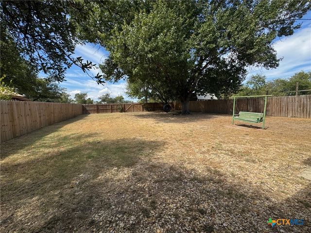 300 N Bowie, Cameron, TX 76520