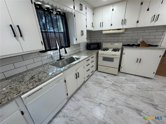 300 N Bowie, Cameron, TX 76520