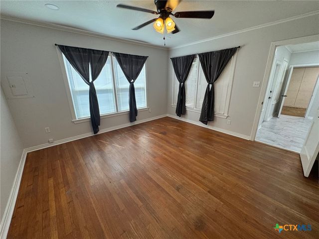 300 N Bowie, Cameron, TX 76520