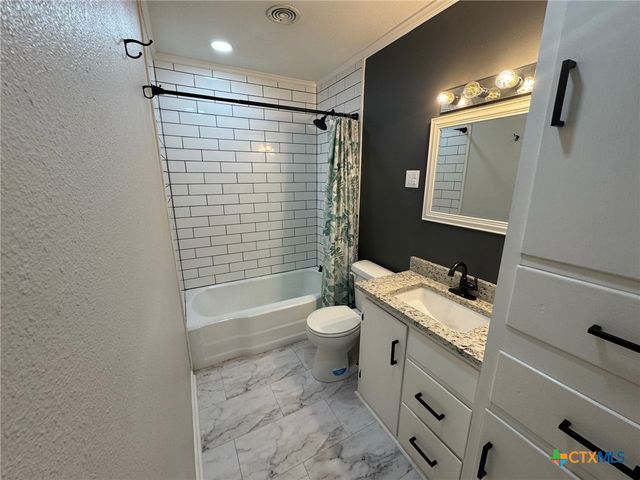 300 N Bowie, Cameron, TX 76520