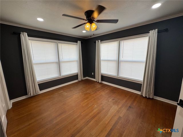 300 N Bowie, Cameron, TX 76520