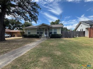 300 N Bowie, Cameron, TX 76520