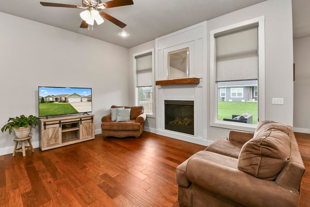 714 N Fox Hill Circle, Nixa, MO 65714