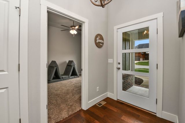 714 N Fox Hill Circle, Nixa, MO 65714