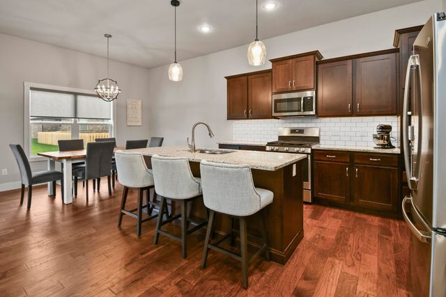 714 N Fox Hill Circle, Nixa, MO 65714