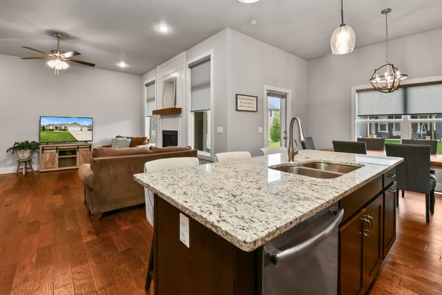 714 N Fox Hill Circle, Nixa, MO 65714