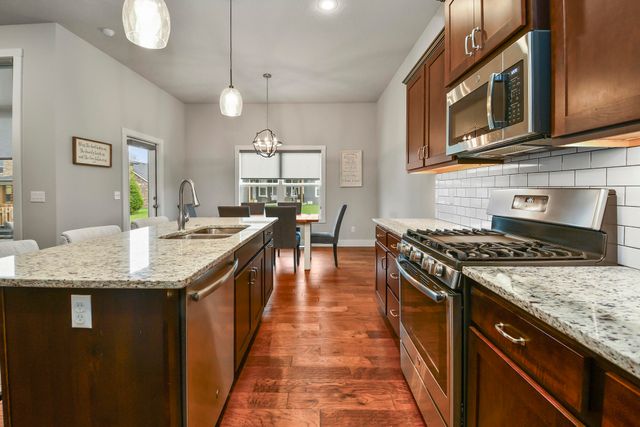 714 N Fox Hill Circle, Nixa, MO 65714