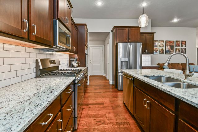 714 N Fox Hill Circle, Nixa, MO 65714