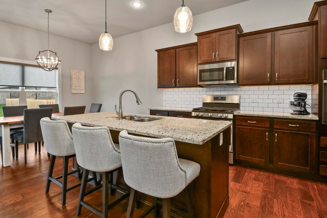 714 N Fox Hill Circle, Nixa, MO 65714