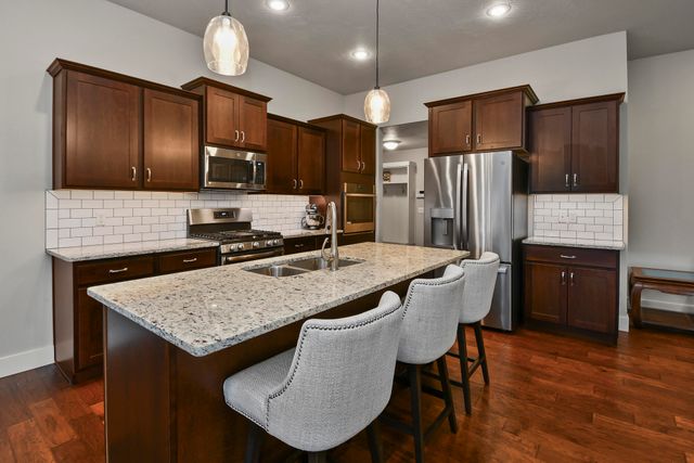 714 N Fox Hill Circle, Nixa, MO 65714