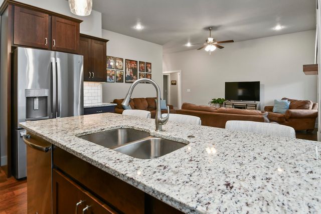 714 N Fox Hill Circle, Nixa, MO 65714