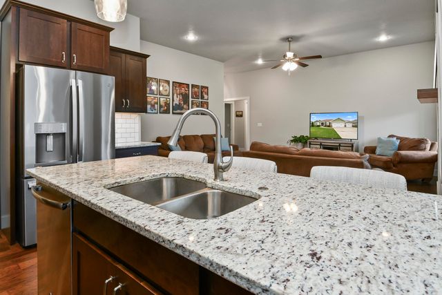 714 N Fox Hill Circle, Nixa, MO 65714