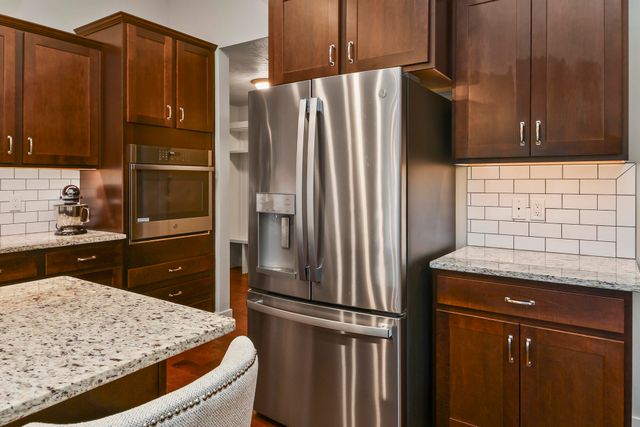 714 N Fox Hill Circle, Nixa, MO 65714