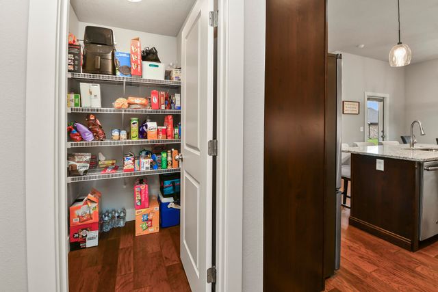 714 N Fox Hill Circle, Nixa, MO 65714