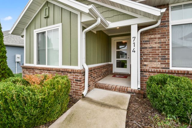 714 N Fox Hill Circle, Nixa, MO 65714