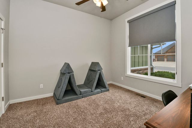 714 N Fox Hill Circle, Nixa, MO 65714