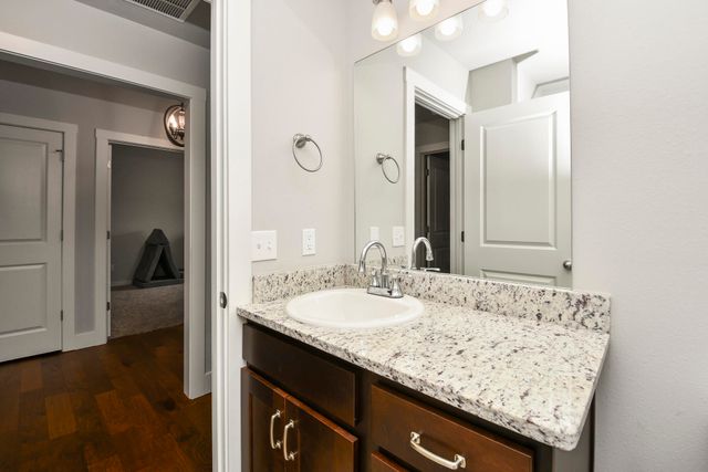 714 N Fox Hill Circle, Nixa, MO 65714